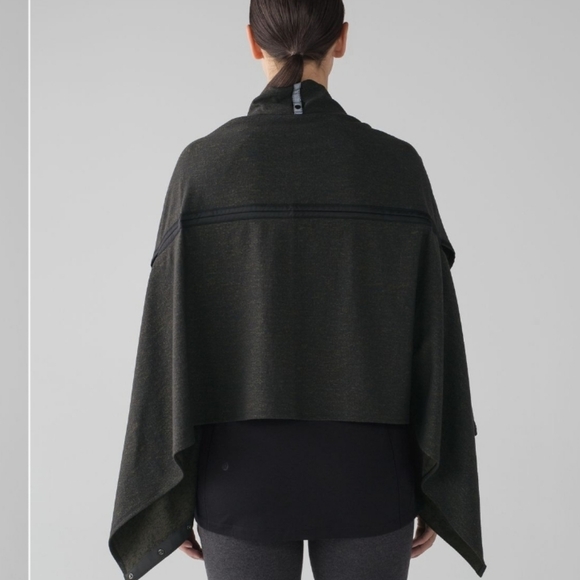 Lululemon Vinyasa Snap Scarf with arm holes / Shawl Jacquard Black Olive Rulu - Picture 2 of 9